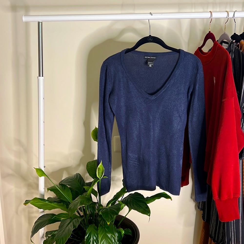 Warm sweater with v neck for fall in xs size